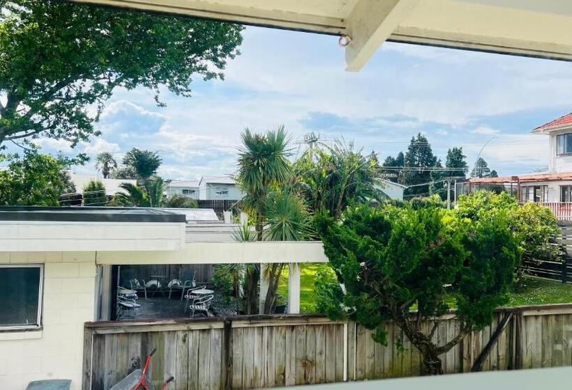 2 Bedroom Apartment, 18th Avenue Thermal Motel