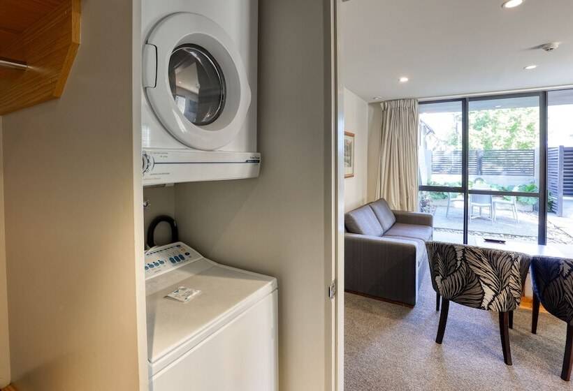 Апартаменты Внутренние 1 Спальня, Garden Court Suites & Apartments