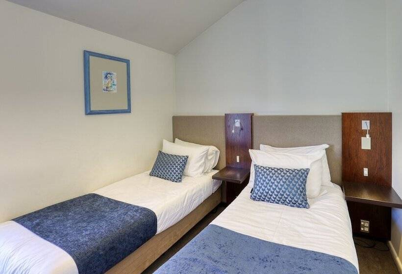 Апартаменты 2 Спальни Внутрение, Garden Court Suites & Apartments