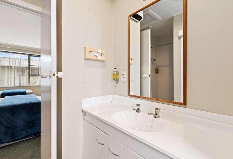 Номер Стандарт, Econo Lodge Canterbury Court Motel