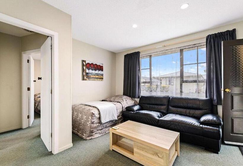 Люкс 2 Спальни, Econo Lodge Canterbury Court Motel