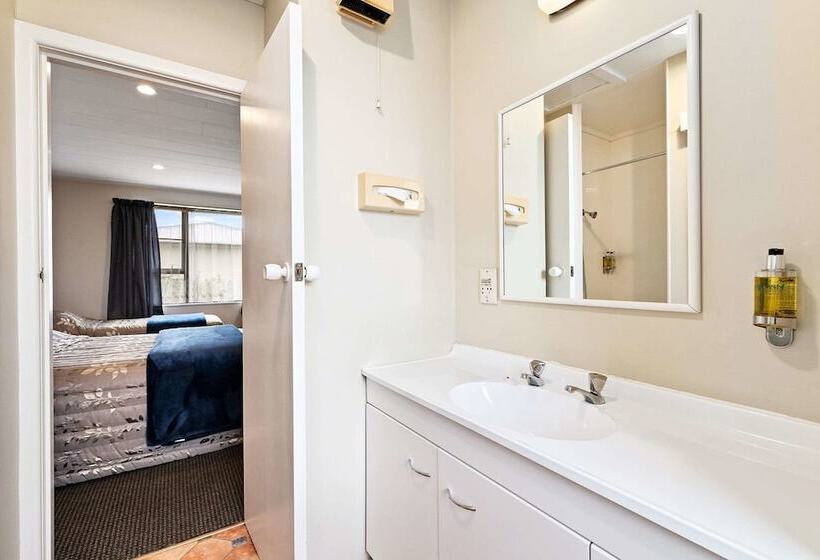 Номер Стандарт, Econo Lodge Canterbury Court Motel