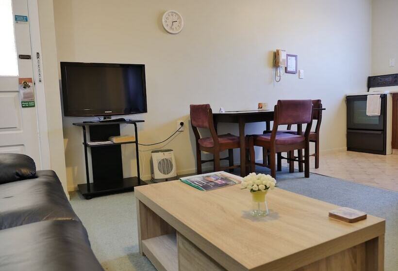 Люкс 2 Спальни, Econo Lodge Canterbury Court Motel