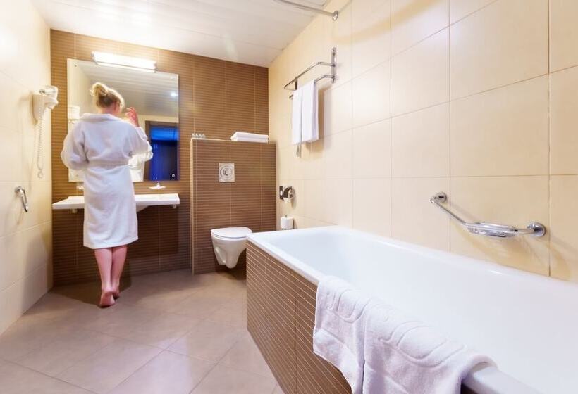 سوییت جونیور, Victoria Hotel Vyborg