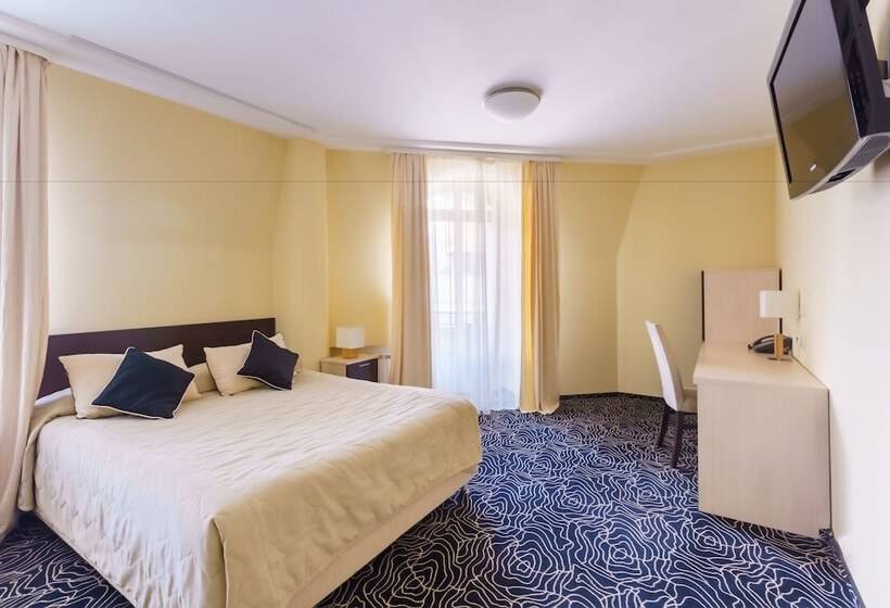 سوییت جونیور, Victoria Hotel Vyborg