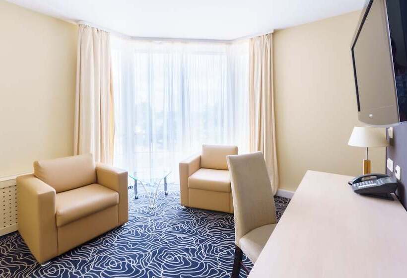 سوییت جونیور, Victoria Hotel Vyborg