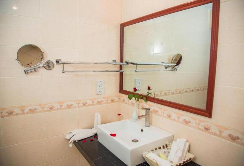 استودیوی استاندارد, Palace Hotel Arusha
