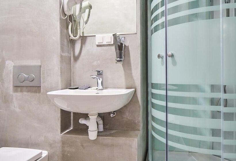 اتاق استاندارد سه نفره, Red Brick Hotel Presnya