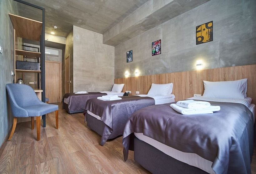 اتاق استاندارد سه نفره, Red Brick Hotel Presnya