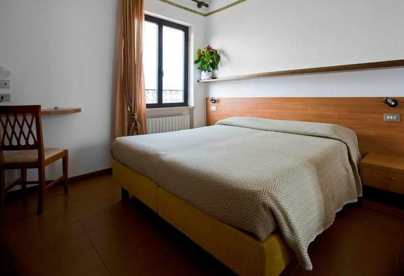 اتاق اکونومی, Albergo Pace