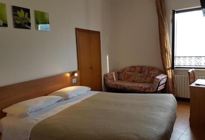 اتاق استاندارد با چشم‌انداز دریاچه, Albergo Pace