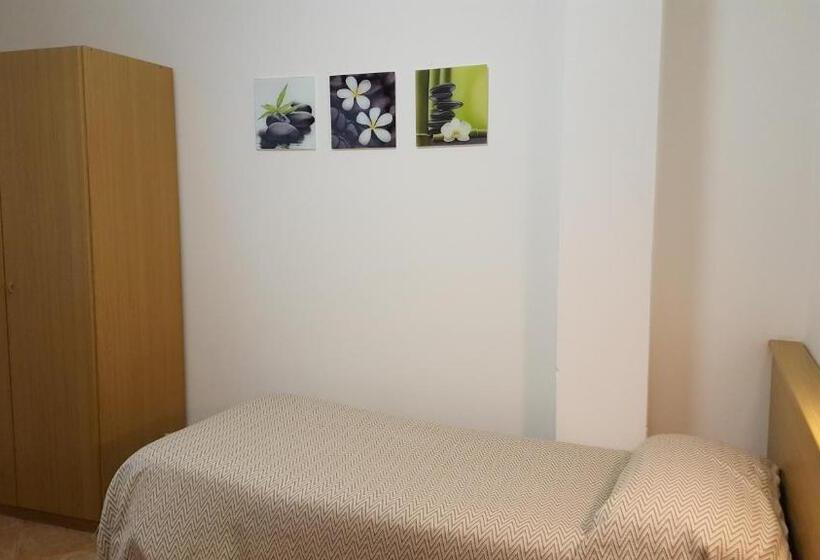 اتاق اکونومی یک تخته, Albergo Pace