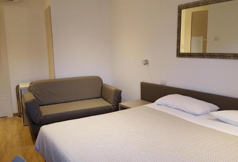 اتاق سوپریور, Albergo Pace
