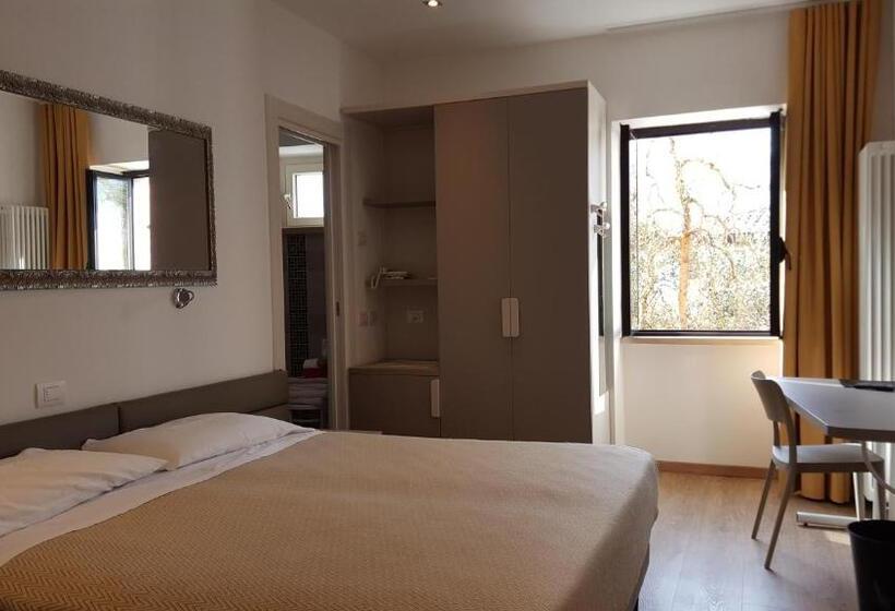 اتاق سوپریور, Albergo Pace