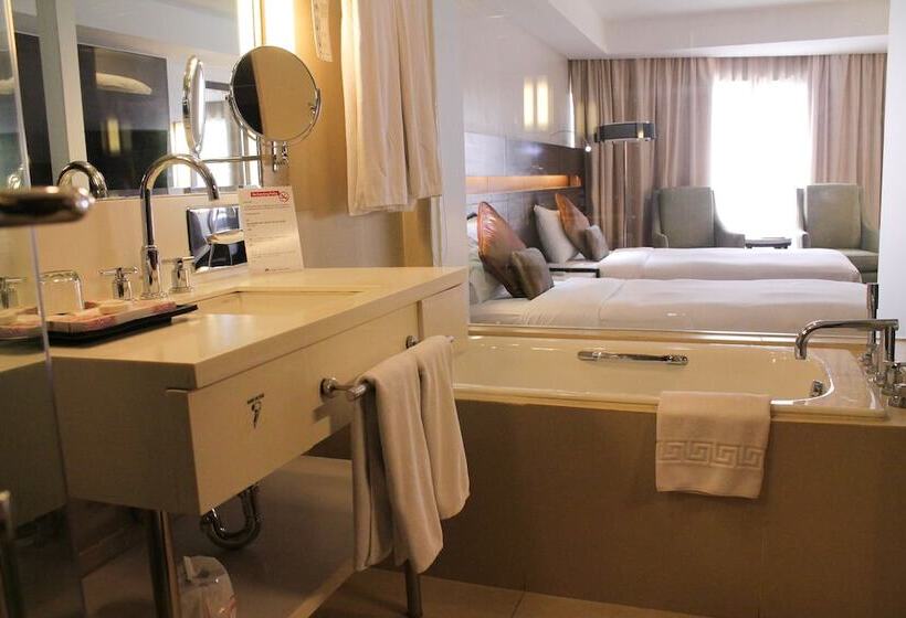 Номер Deluxe, Century Park