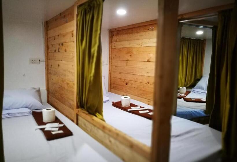 تختخواب در اتاق مشترک, 8th Street Hostel