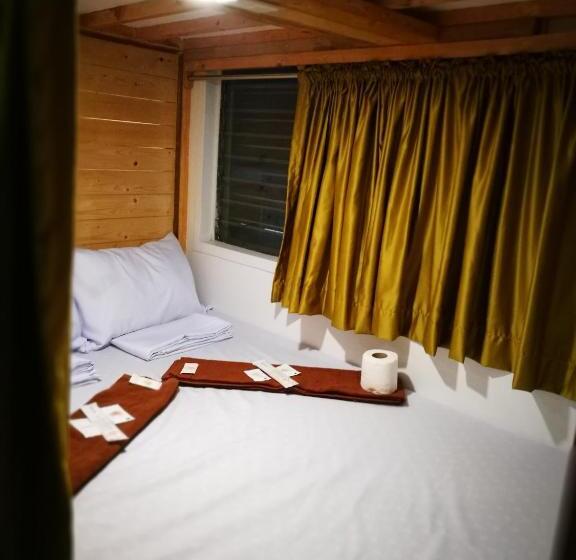 اتاق استاندارد چهار تخته, 8th Street Hostel