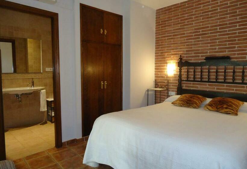 سوییت سوپریور, Hostal Casa Laure Y Mª Jose
