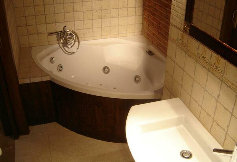 سوئیت با وان آب گرم, Hostal Casa Laure Y Mª Jose