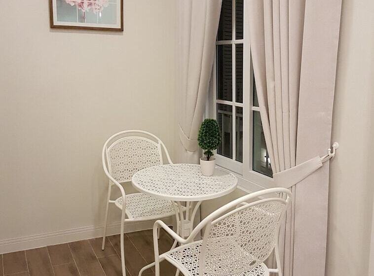 اتاق استاندارد با چشم‌انداز استخر, Vanida Antique Home