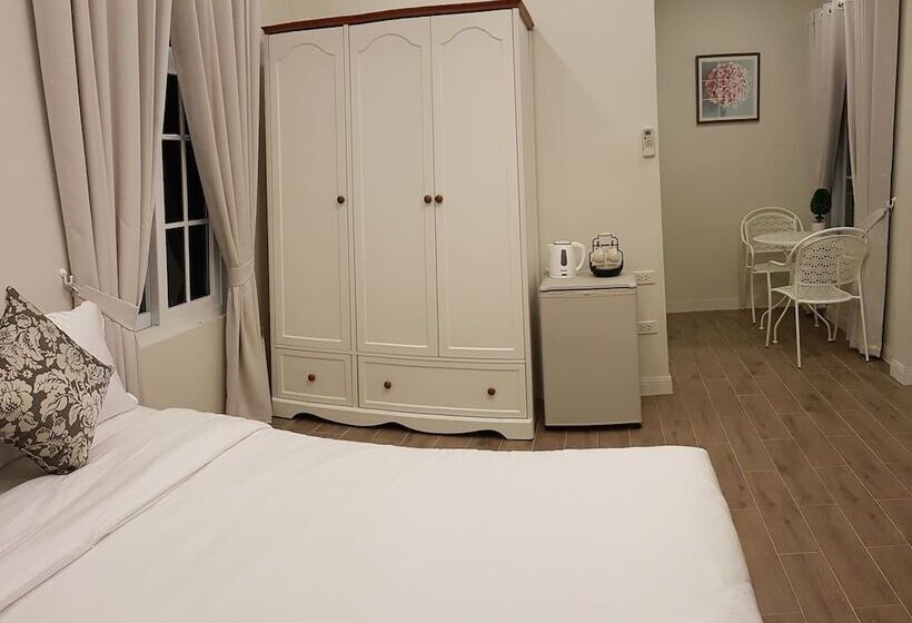 اتاق استاندارد با چشم‌انداز استخر, Vanida Antique Home