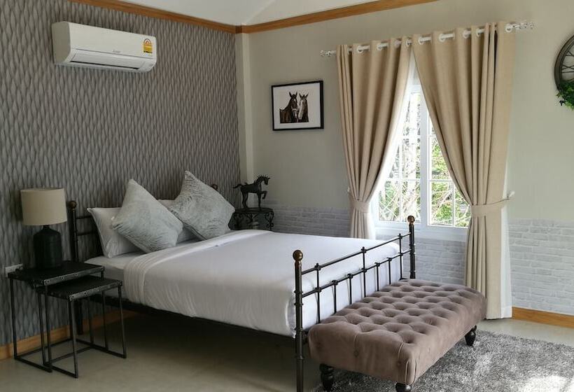 سوییت با چشم‌انداز استخر, Vanida Antique Home