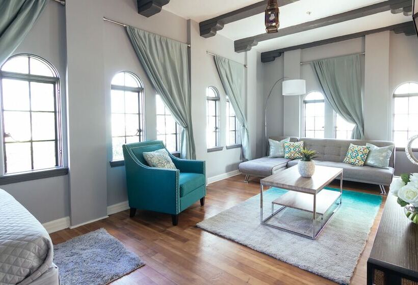 Quarto Ático, Broadlind
