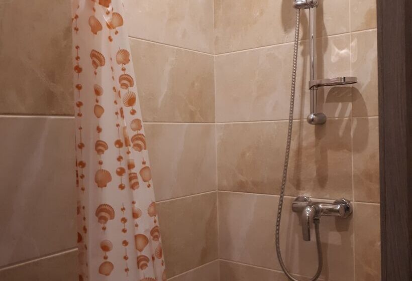 اتاق استاندارد, The Apartments