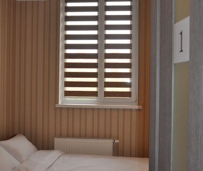 اتاق استاندارد, The Apartments