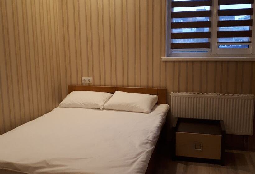 اتاق استاندارد, The Apartments