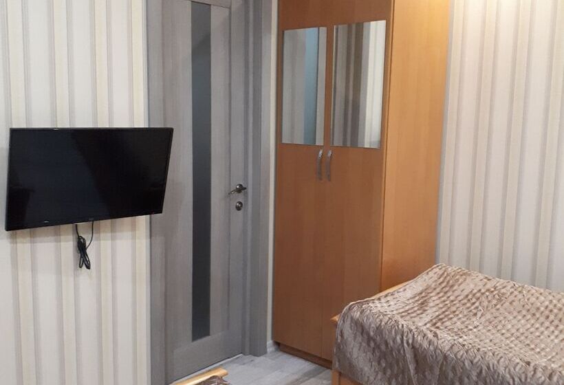 اتاق استاندارد, The Apartments