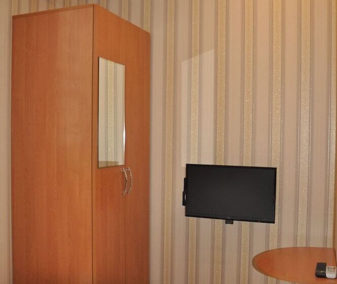 اتاق استاندارد یک نفره, The Apartments