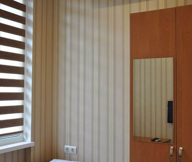اتاق استاندارد یک نفره, The Apartments
