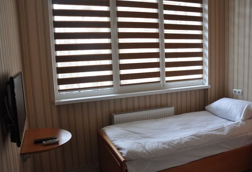 اتاق استاندارد یک نفره, The Apartments