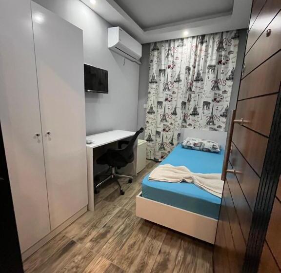 اتاق اکونومی, Yakamoz Pansiyon
