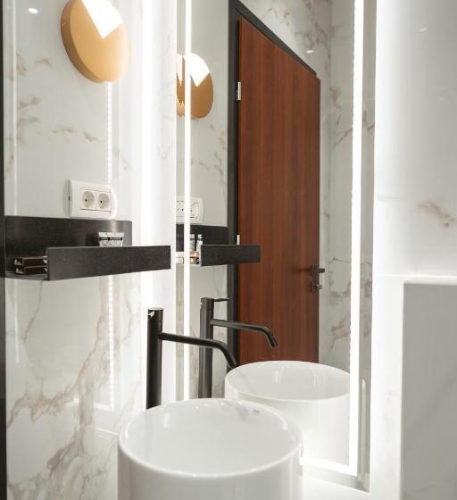 اتاق سوپریور با تخت بزرگ, Astoria Grand