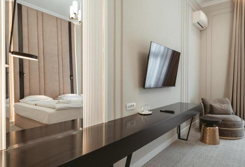 اتاق سوپریور با تخت بزرگ, Astoria Grand