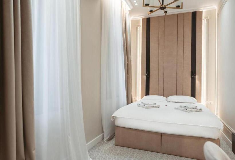 اتاق سوپریور با تخت بزرگ, Astoria Grand