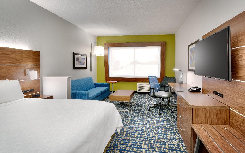 带大床的套房, Holiday Inn Express & Suites   Gainesville I 75, An Ihg