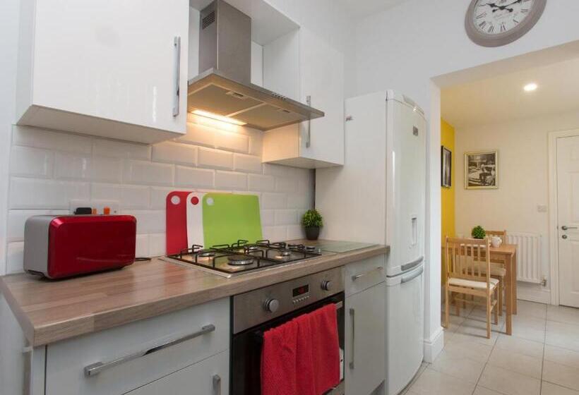 חדר סטנדרד יחיד חדר אמבטיה משותף, Townhouse @ West Avenue Crewe