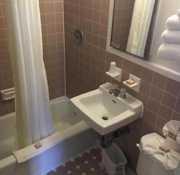 발코니가 있는 스위트, Brittany Motel