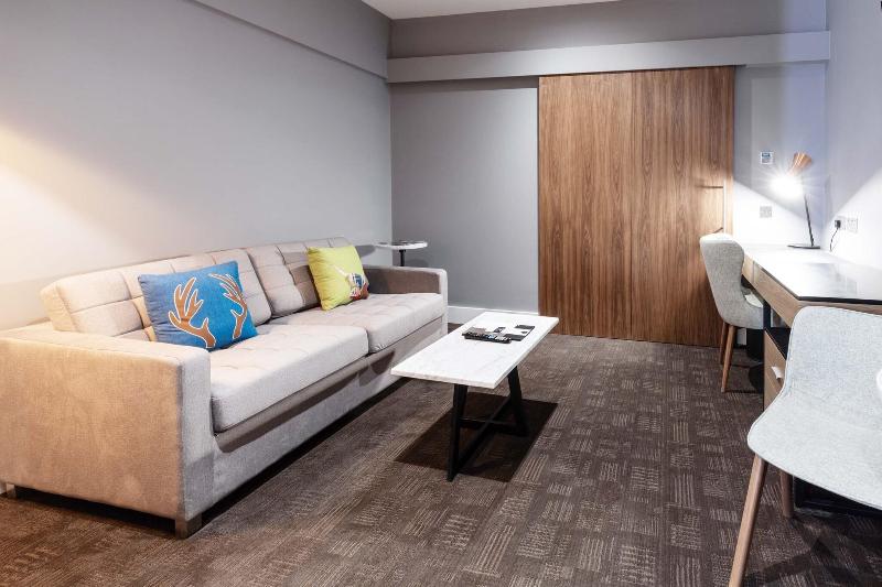سوئیت با تخت بزرگ, Sandman Signature Aberdeen Hotel & Spa