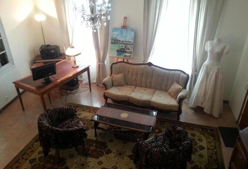 اتاق سوپریور, Propriété La Claire