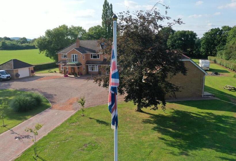 اتاق استاندارد, Bricket House
