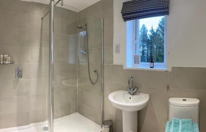 اتاق استاندارد, Bricket House