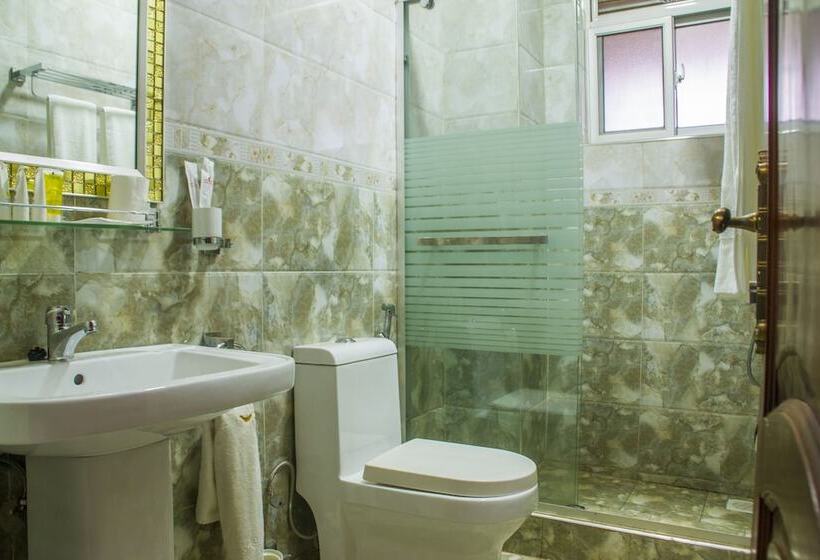 اتاق استاندارد, Eliana Kampala