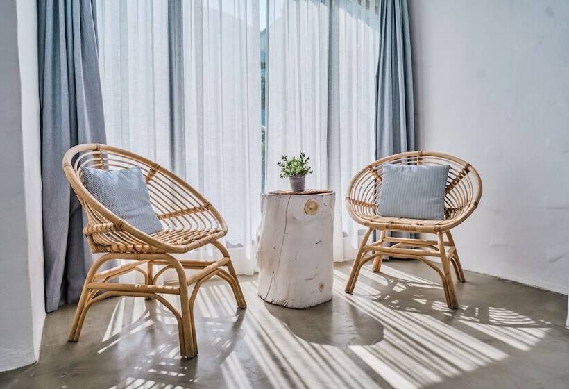 اتاق استاندارد با چشم‌انداز استخر, Kassandra Boutique