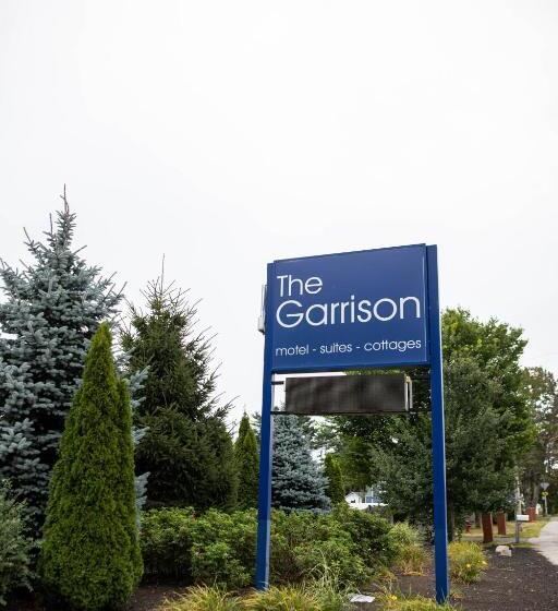 Номер Deluxe, The Garrison