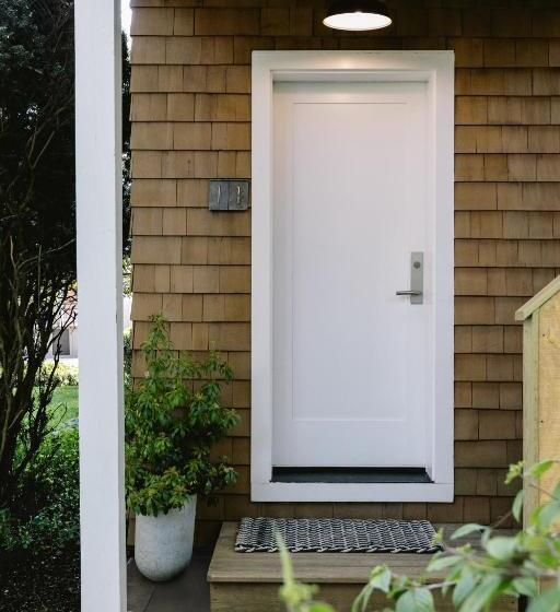 Номер Стандарт, The Roundtree, Amagansett