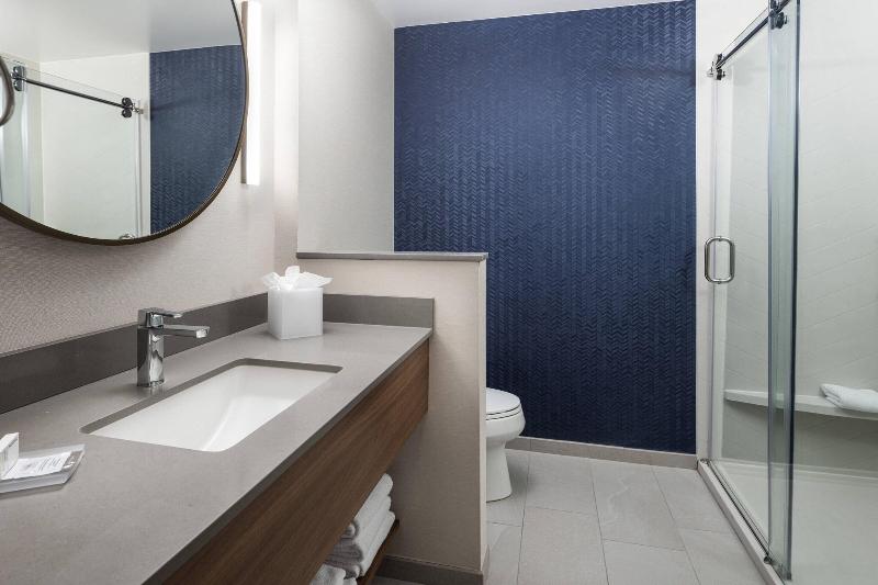 带大床的标准间, Fairfield Inn & Suites By Marriott South Kingstown Newport Area
